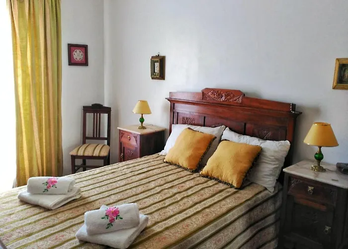 No Coração Da Aldeia Atouguia Da Baleia